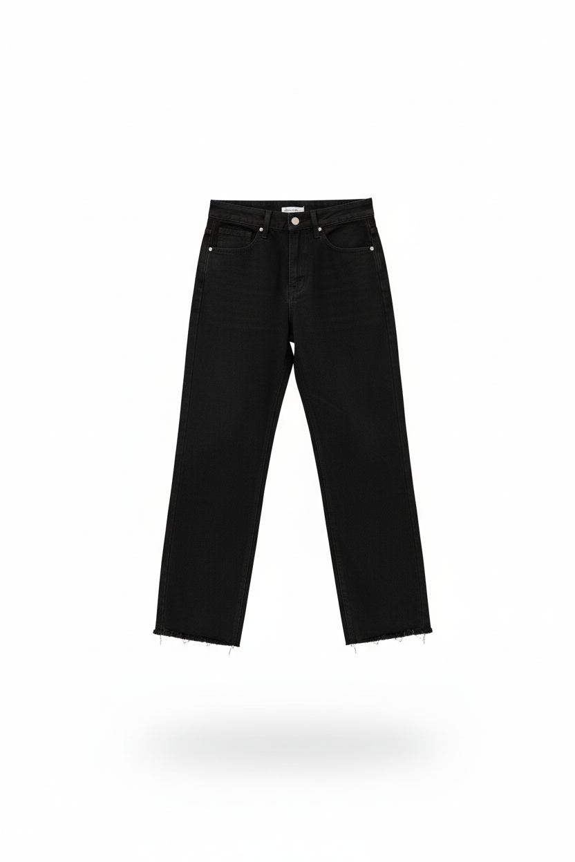 Jeans baggy nero sfondo bianco