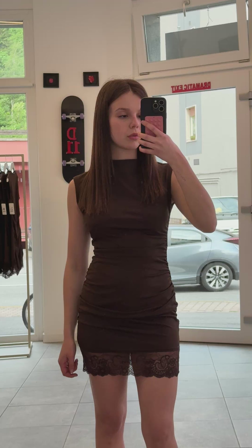 Mini Dress Aderente Cioccolato con Pizzo – Donna