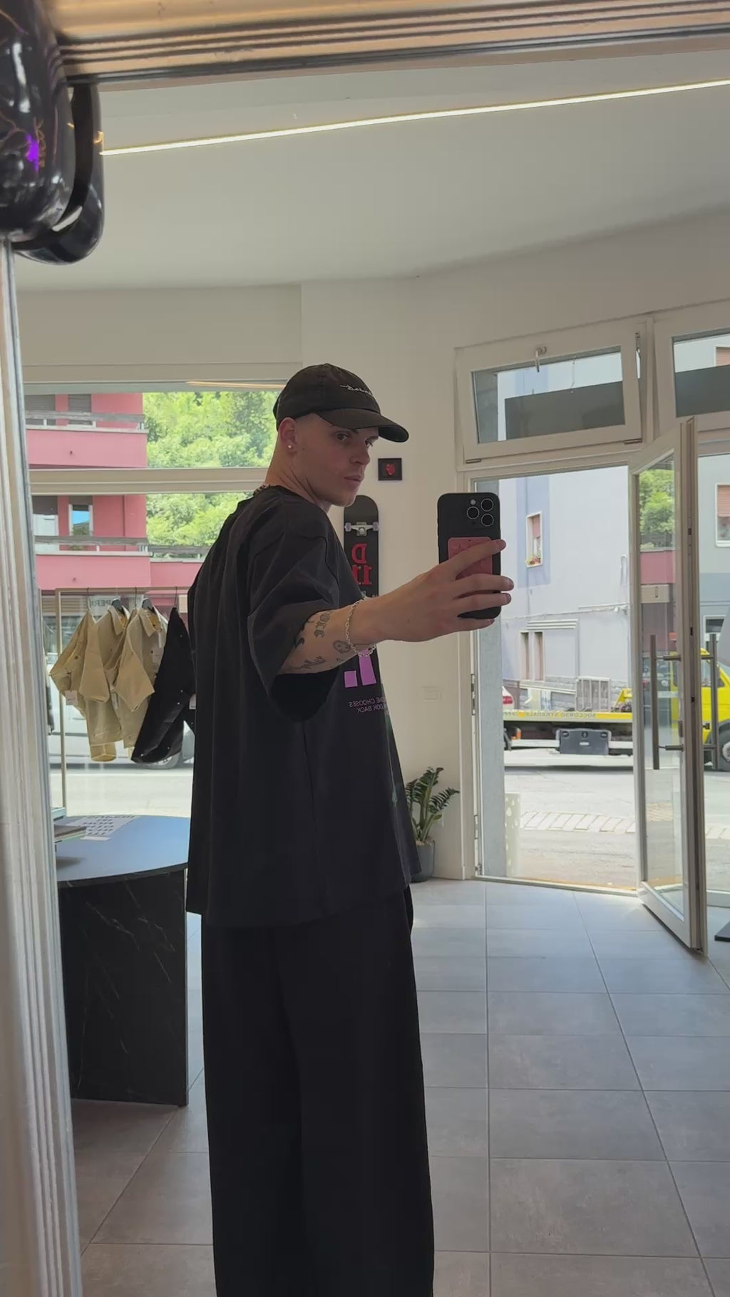 T-Shirt Oversize LOST. Nera Uomo – Made in Italy